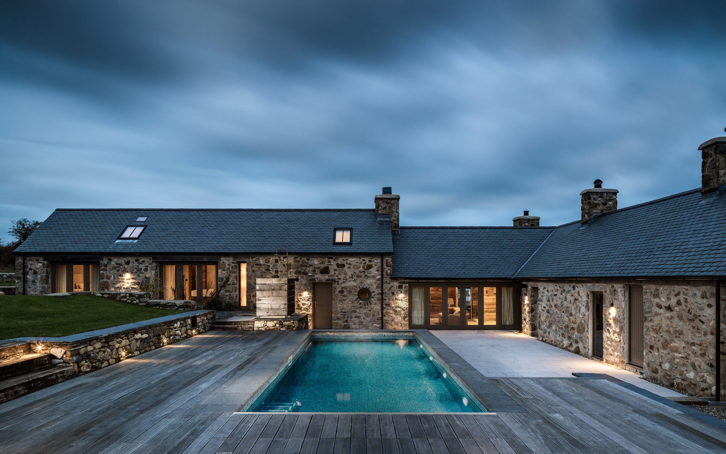 outdoor swimming pool decking design