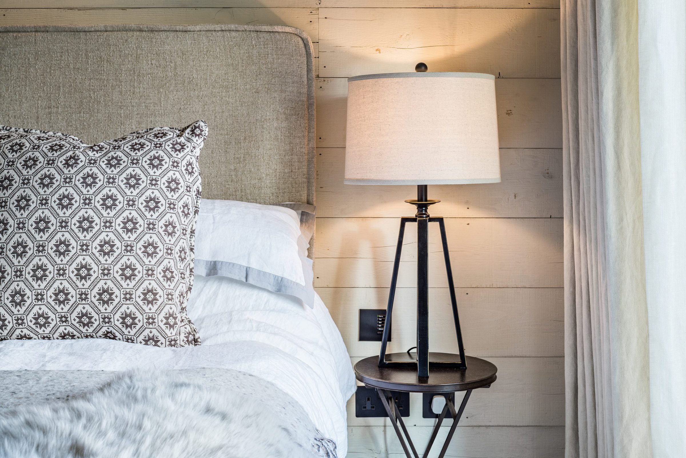 headboard with piping detail